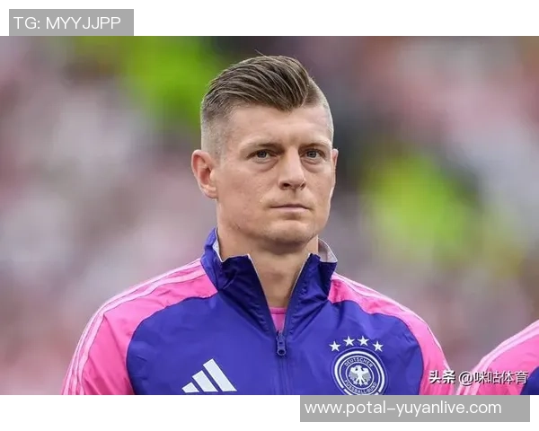 克罗斯：从中场指挥官到足球战术革新者的精彩旅程