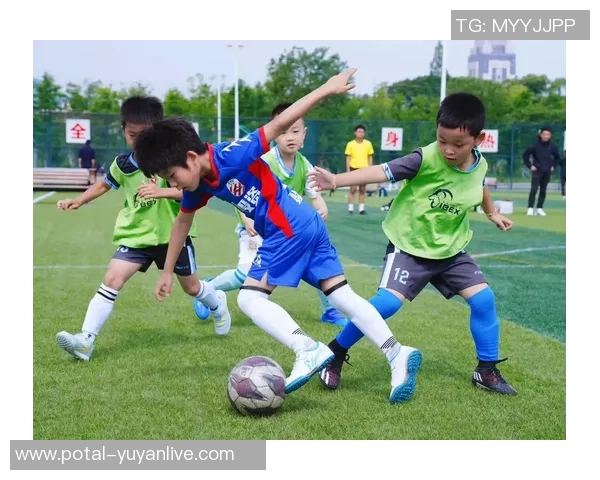 大运会女足巅峰对决中国队迎战巴西队激情四溢展现青春风采 大运会女足巅峰对决中国队迎战巴西队激情四溢展现青春风采